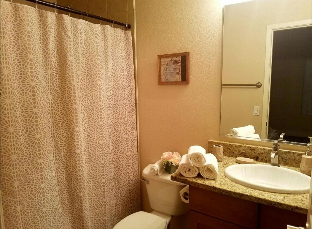 Apartamento Lovely Condo! Walking Distance To The Strip With Pool And Las Vegas