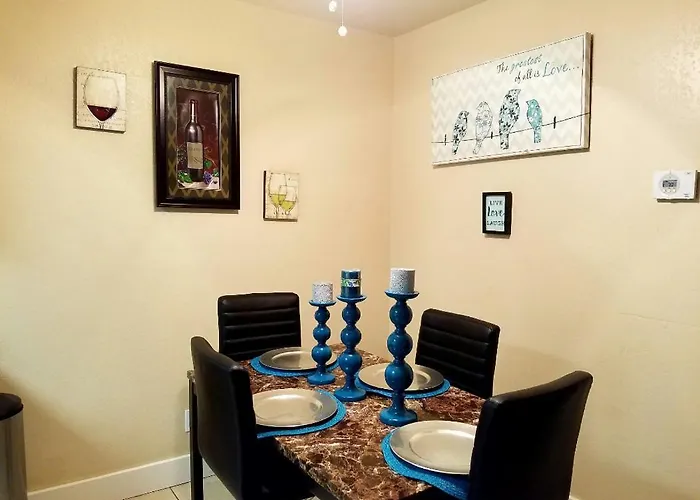 Lovely Condo! Walking Distance To The Strip With Pool And Spa